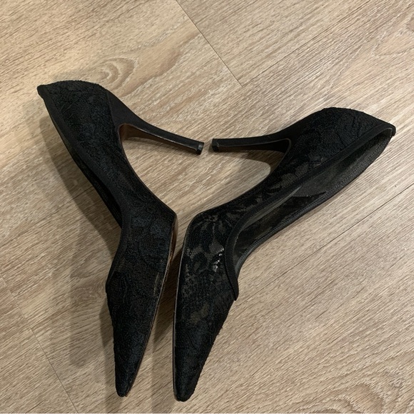 Stuart Weitzman Black Guipure Lace Shoes Size 9.5 - Picture 3 of 9